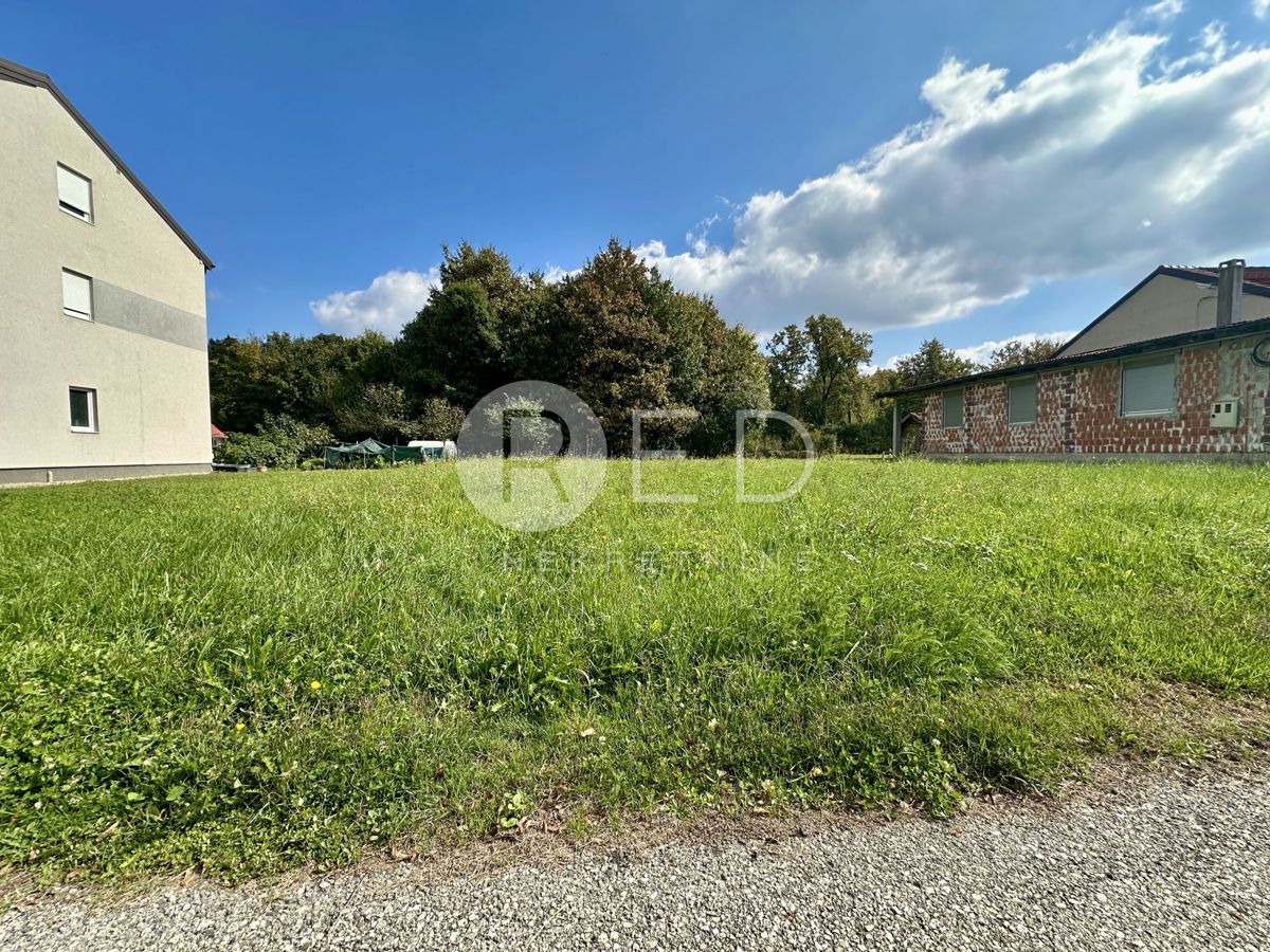 Участок ZAGREB, 150.000 €