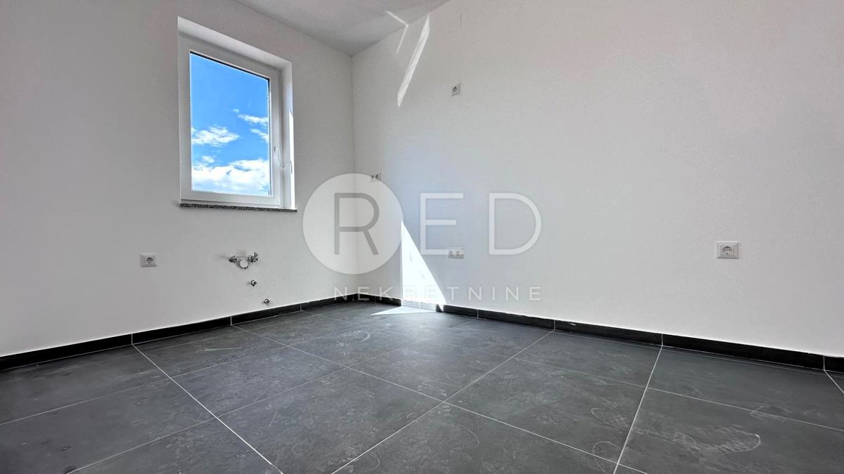 Otok Cres, Cres - stan u prizemlju, 2S+DB, 97,60 m2 – 2