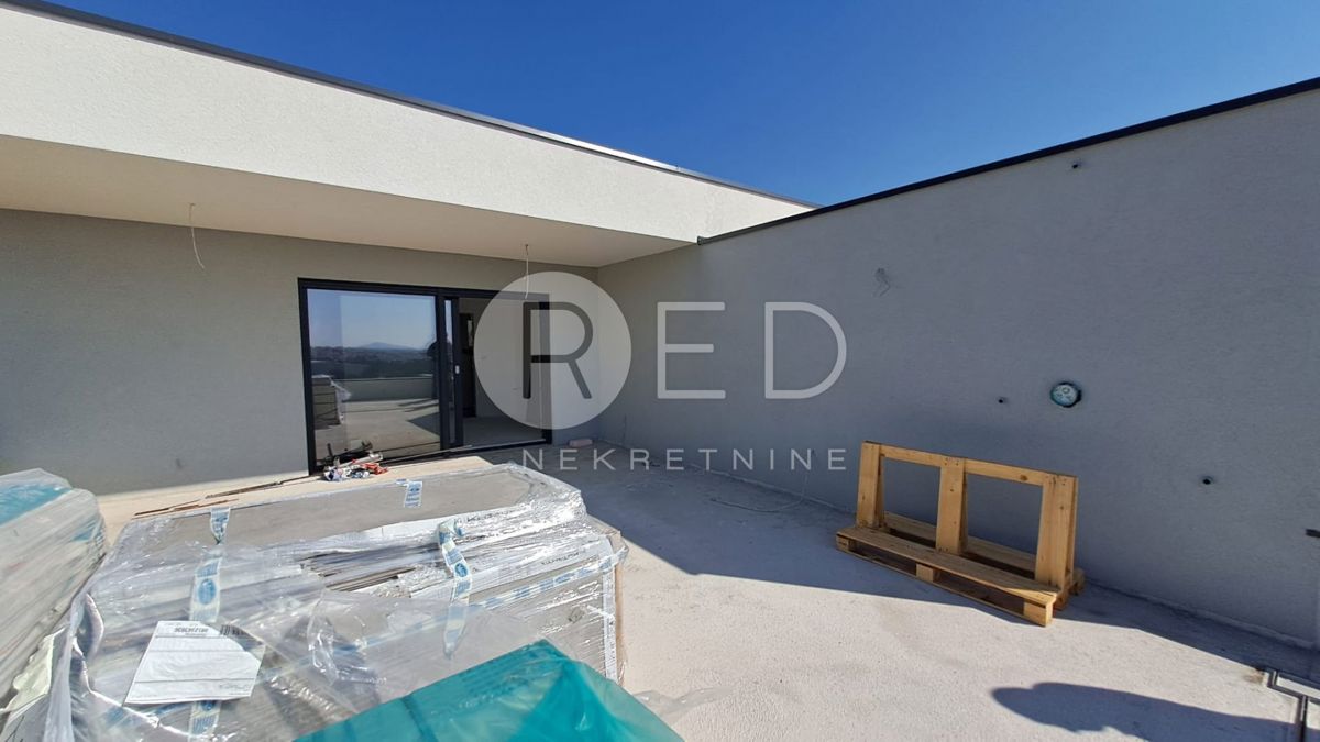 VODICE DVOETAŽNI STAN 110,31m2 USELJIVO