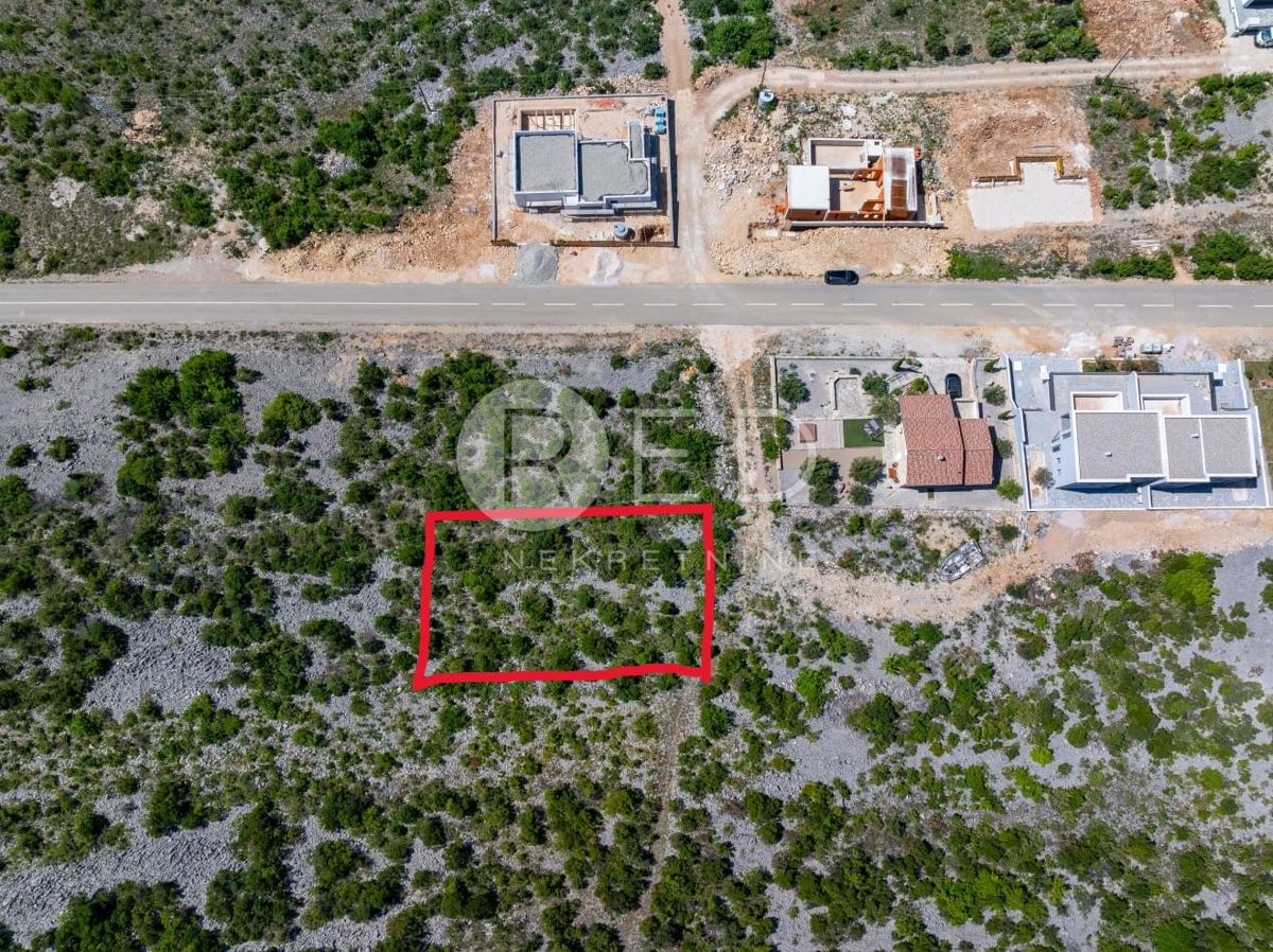 Građevinsko zemljište 700 m2 s projektom - Maslenica – 3