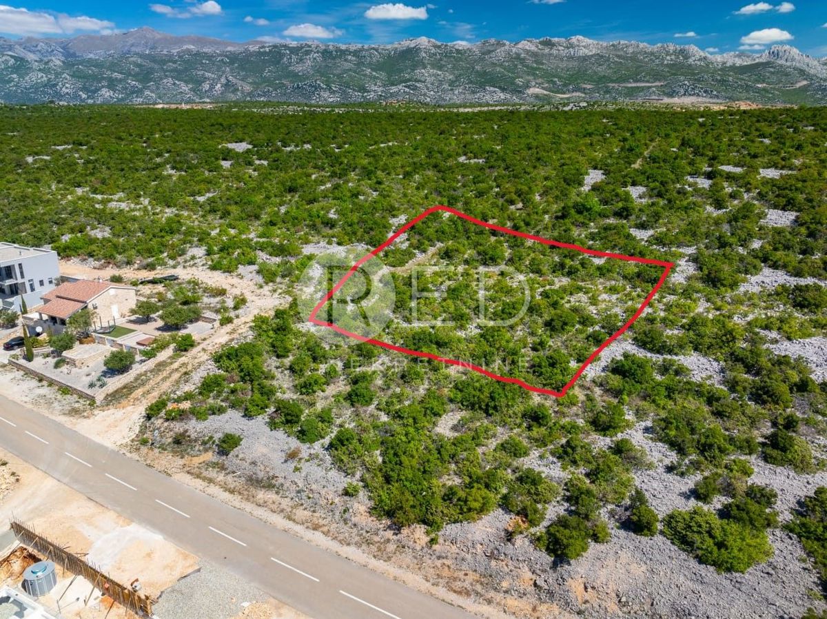 Građevinsko zemljište 700 m2 s projektom - Maslenica – 2