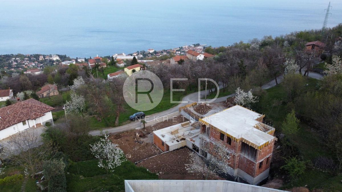 LOVRAN - DOBREĆ: EKSKLUZIVNA VILA U IZGRADNJI NA MIRNOJ I PRESTIŽNOJ LOKACIJI! – 3