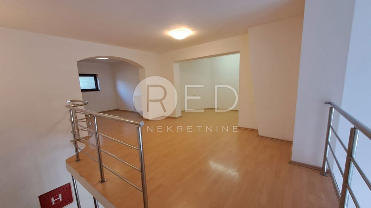 Locale commerciale POŽEGA, 90.000 €