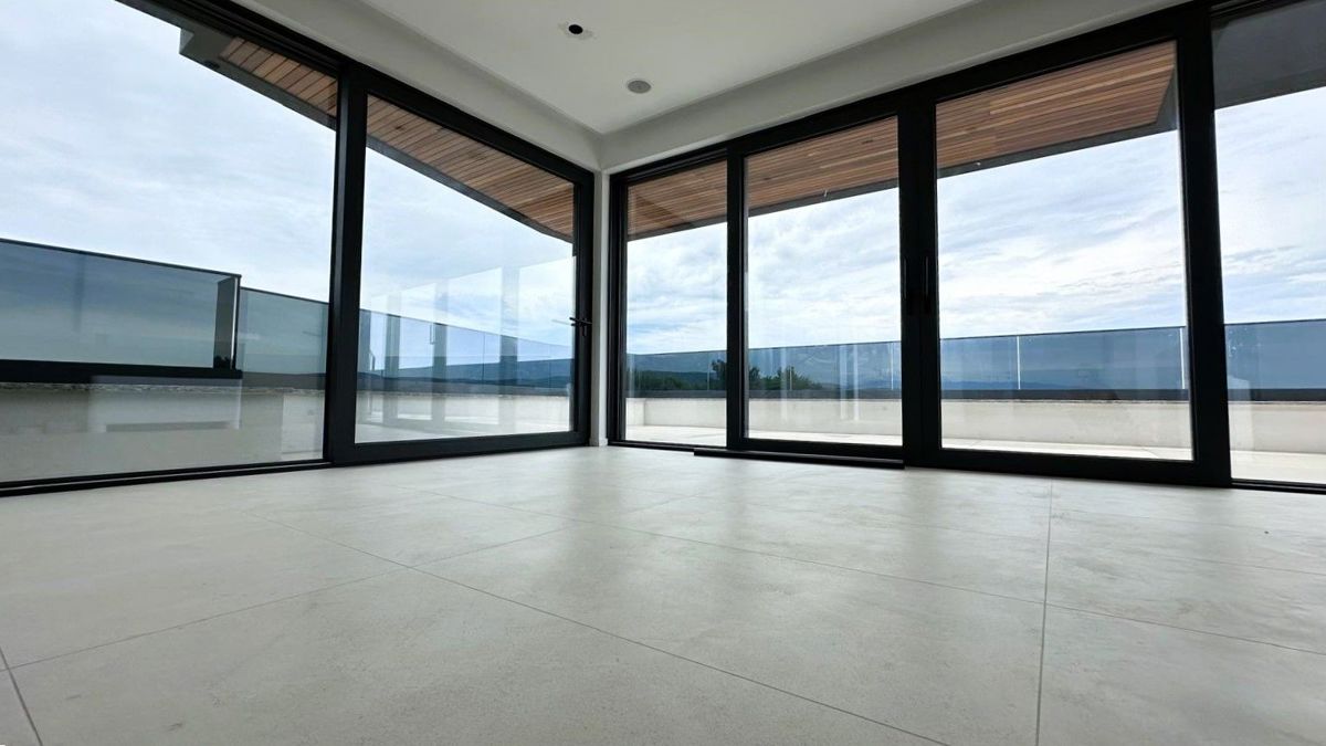 OTOK KRK, KRK - PENTHOUSE U IZGRADNJI S KROVNOM TERASOM, 251 m2 – 2
