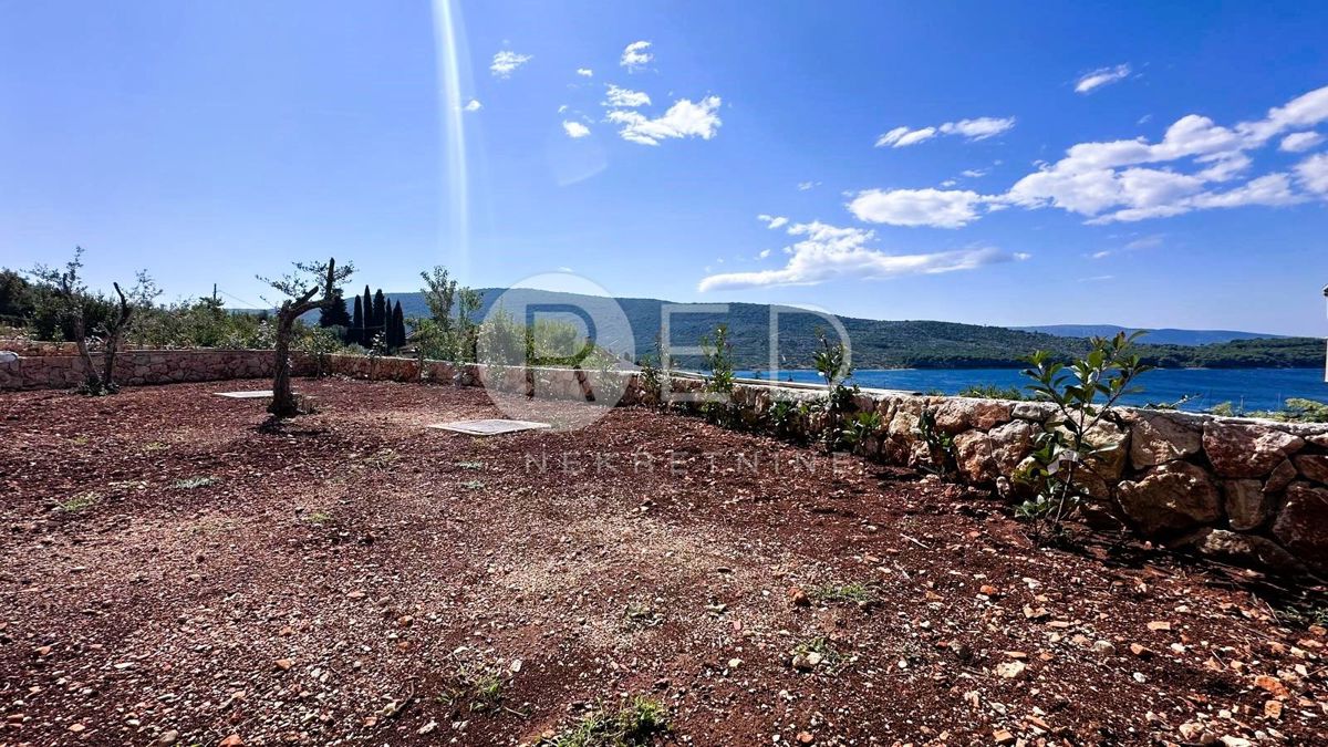 Otok Cres, Cres - stan u prizemlju, 2S+DB, 99 m2 – 2