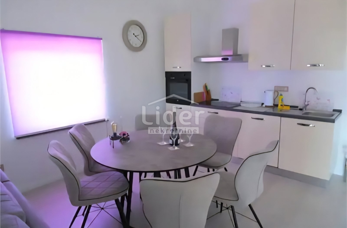 Appartamento VIŠKOVO, 1.050 €