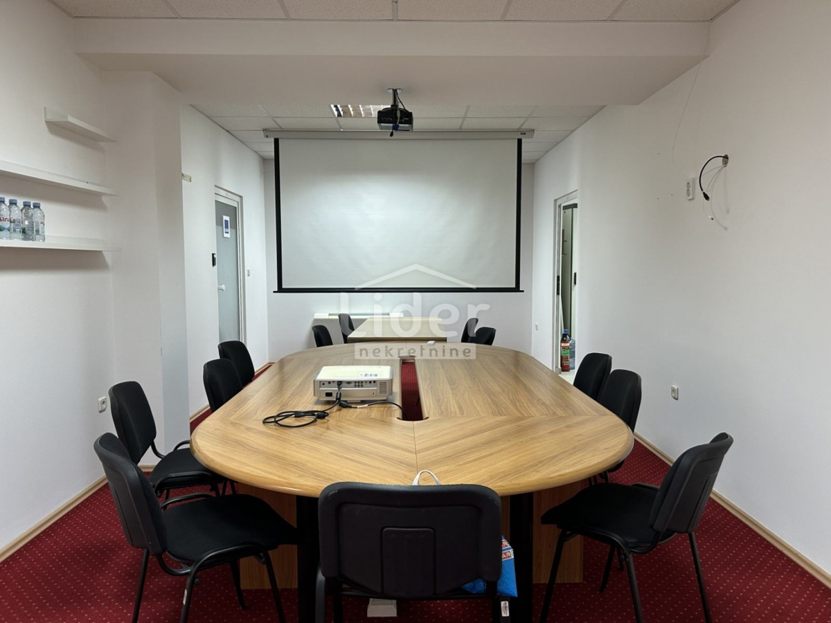 Locale commerciale RIJEKA, 490.000 €