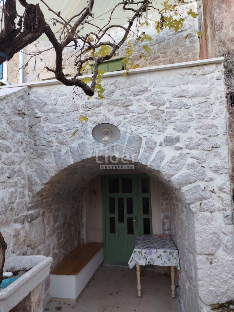 VELI IŽ
