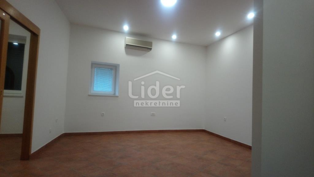Locale commerciale RIJEKA, 900 €