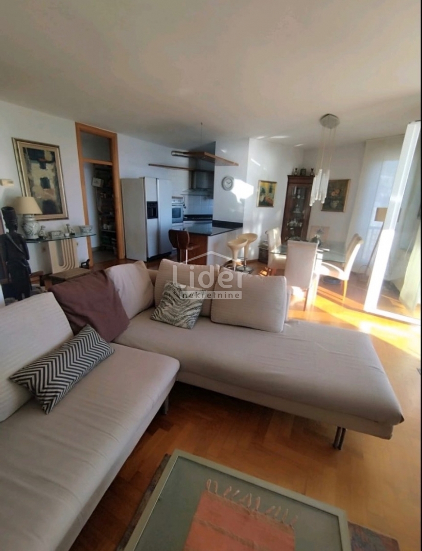 Appartamento RIJEKA, 1.300 €