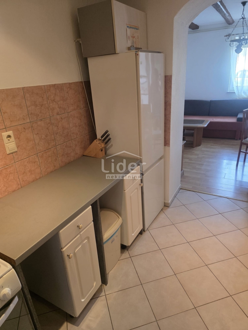 Appartamento MATULJI, 600 €