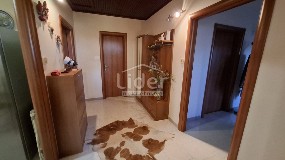 Samostojeća kuća sa tri stana – 3