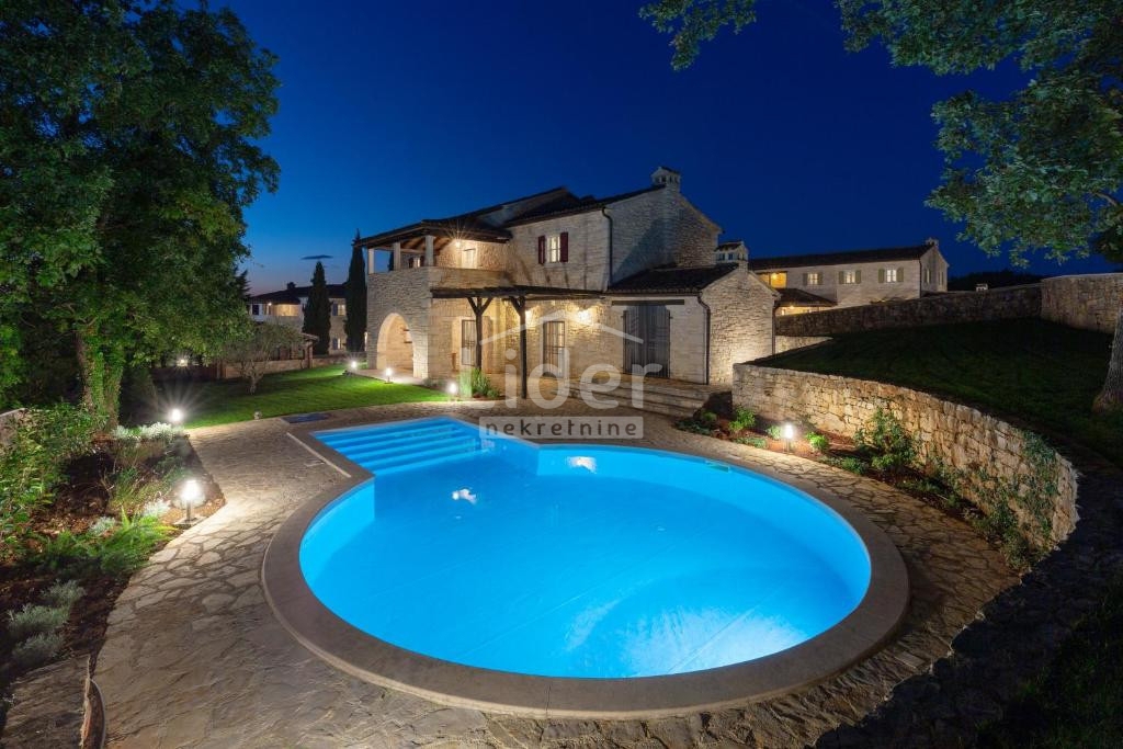 Дом TINJAN, 950.000 €
