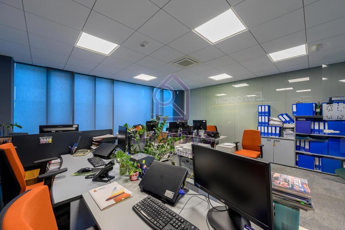 Locale commerciale PULA, 900 €