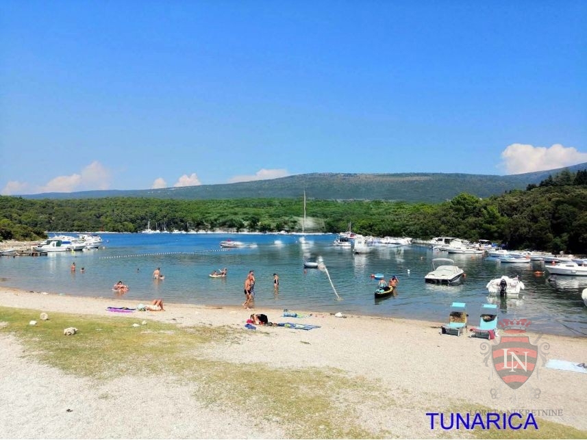 Участок LABIN, 95.050 €