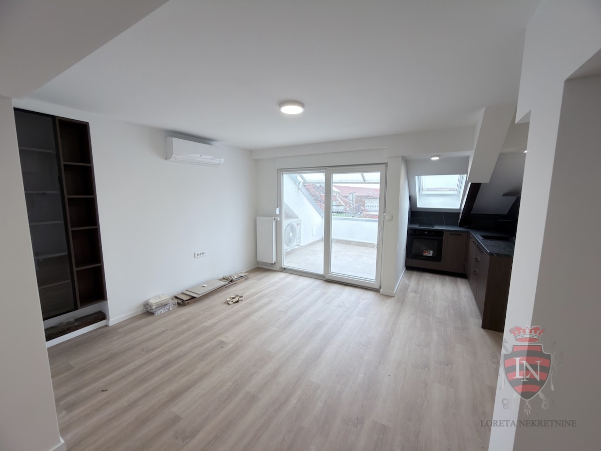 Locale commerciale ZAGREB, 900 €