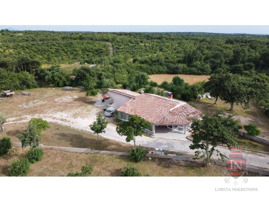 Дом MARČANA, 380.000 €