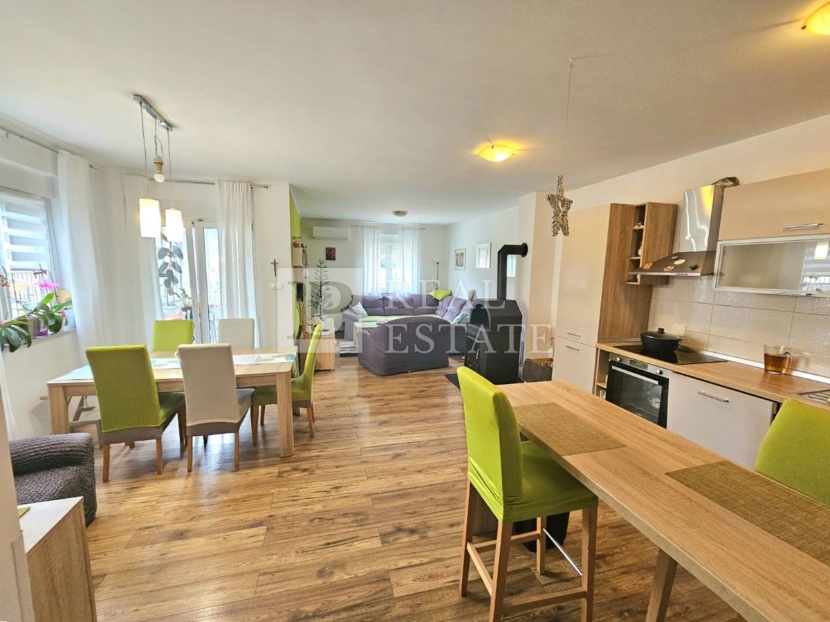 NOVI VINODOLSKI - Erdgeschosswohnung mit 2 Schlafzimmern, 2 Bädern und Garten – 2