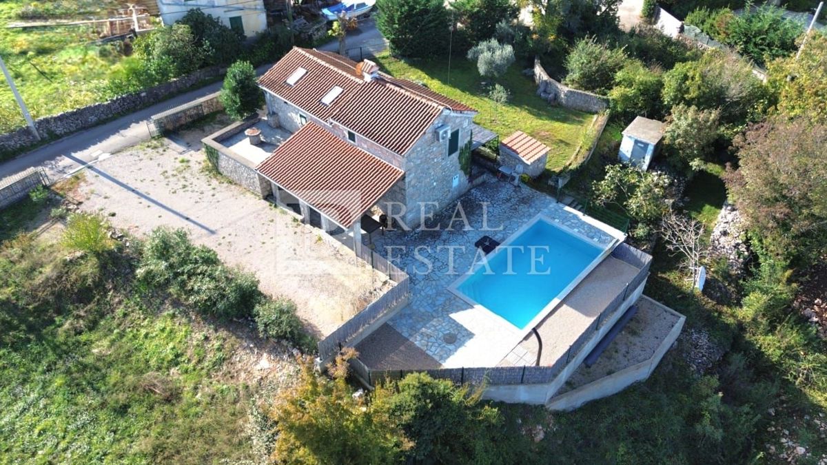 OTOK KRK, OKOLICA MALINSKE - autohtona kamena kuća na imanju s bazenom – 3