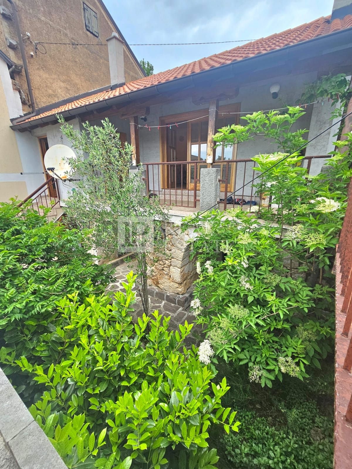 TRIBALJ - dvojna kuća na mirnoj lokaciji – 3