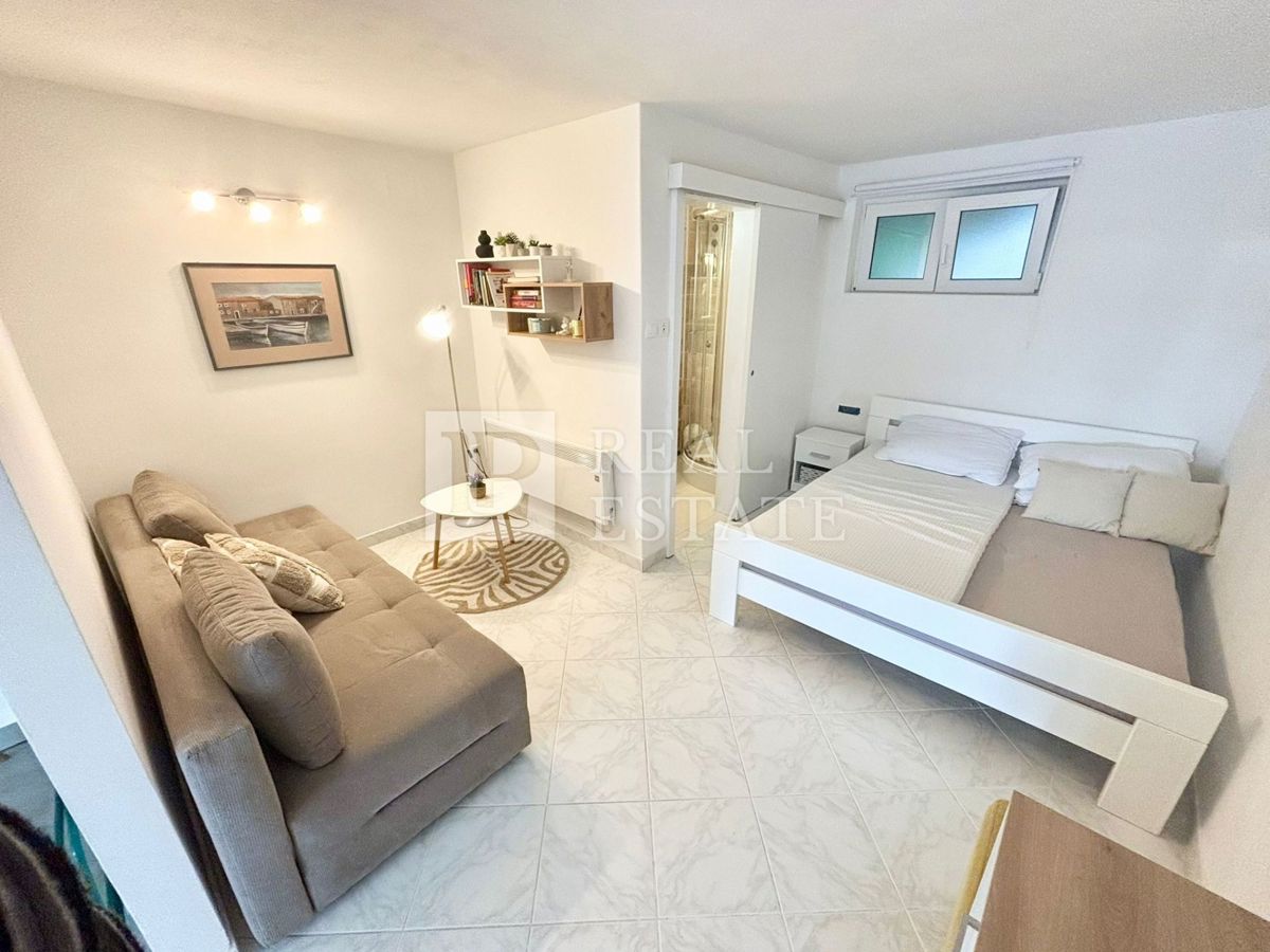 DRAMALJ - apartma s teraso in parkiriščem 200m od morja – 2