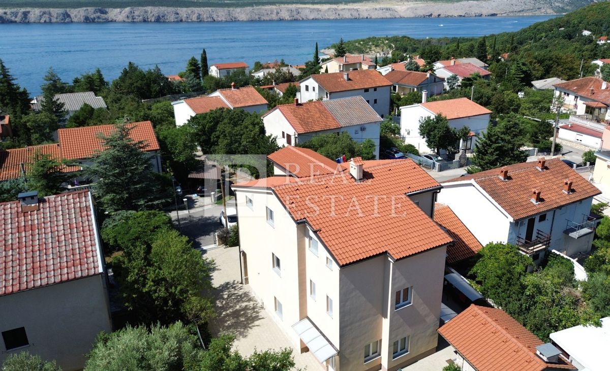 JADRANOVO - stan s garažom, ljetnom kuhinjom i konobom – 2