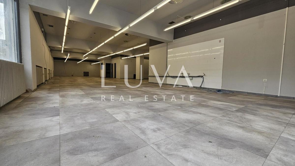 Locale commerciale ZAGREB, 4.900 €