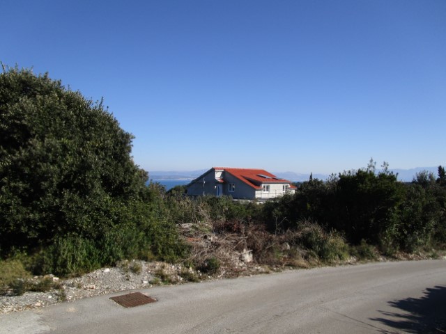 NEČUJAM