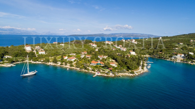 NEČUJAM