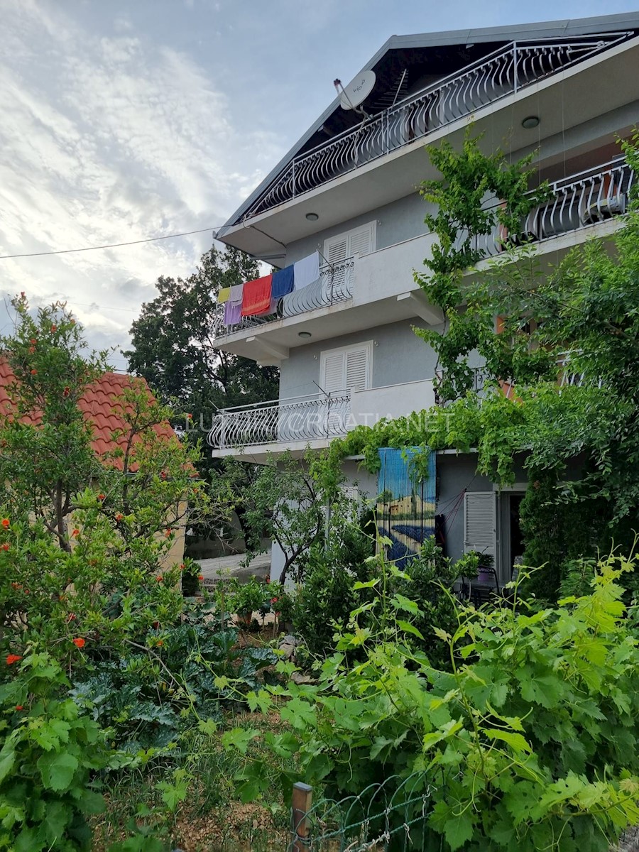 KAŠTEL SUĆURAC