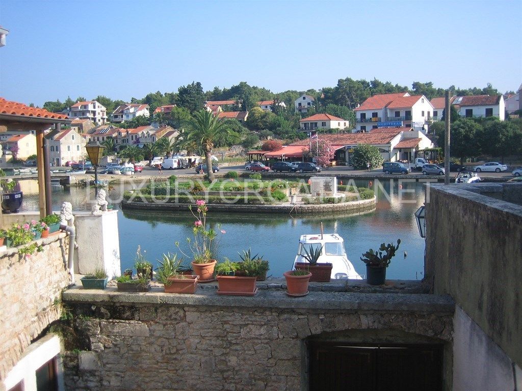 House sale JELSA, SPLITSKODALMATINSKA Luxury Croatia Split REC ID 757962 Details for