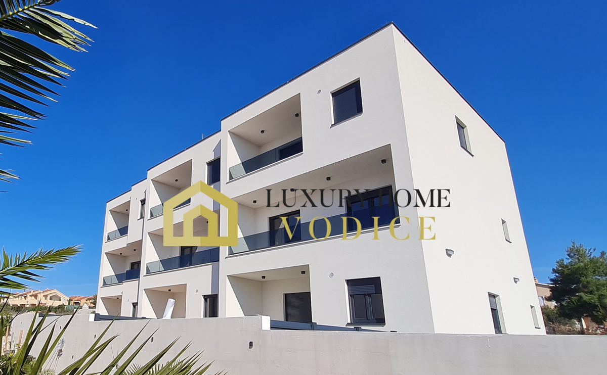 S1- Dvoetažni Stan Sa Dvorištem