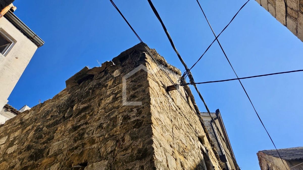 KAŠTEL SUĆURAC