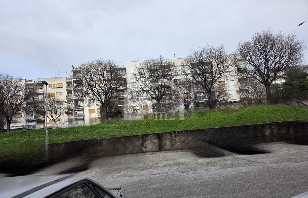 Locale commerciale SPLIT, 2.400 €