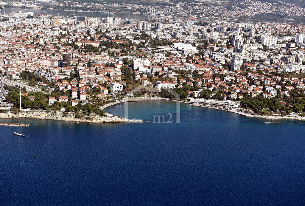 SPLIT