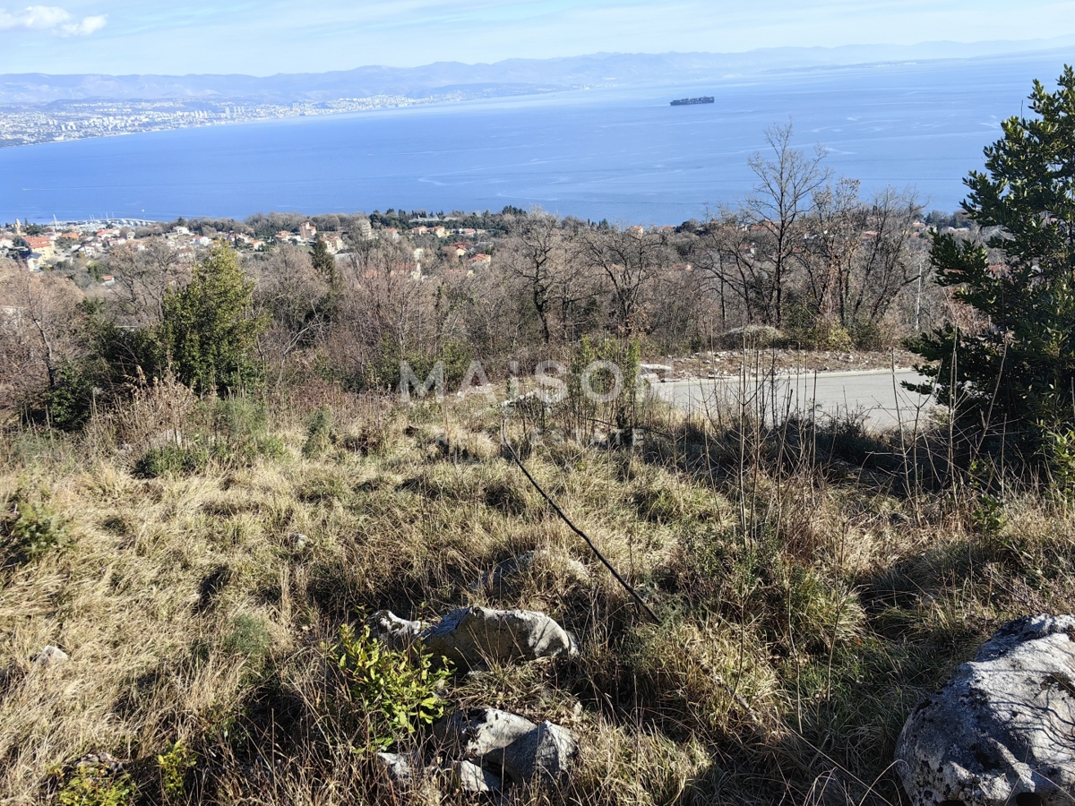 OPRIČ