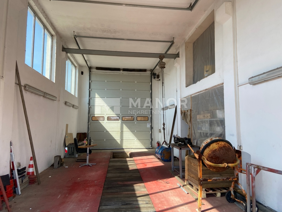 Locale commerciale BAKAR, 460.000 €