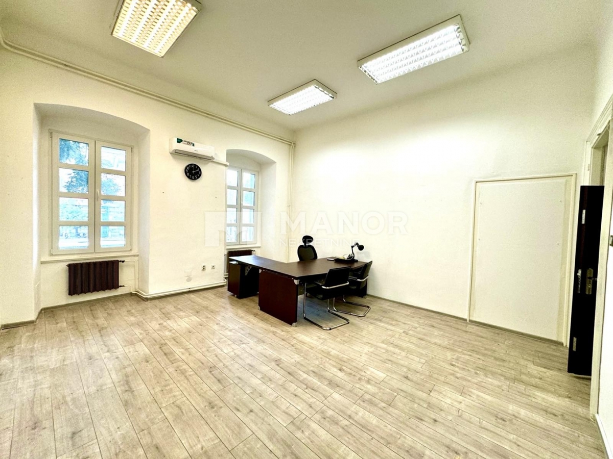 Коммерческая площадь RIJEKA, 400 €