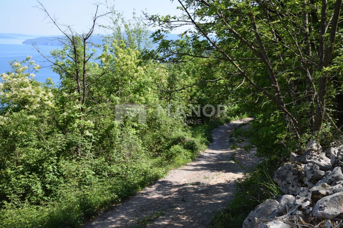 OPRIČ