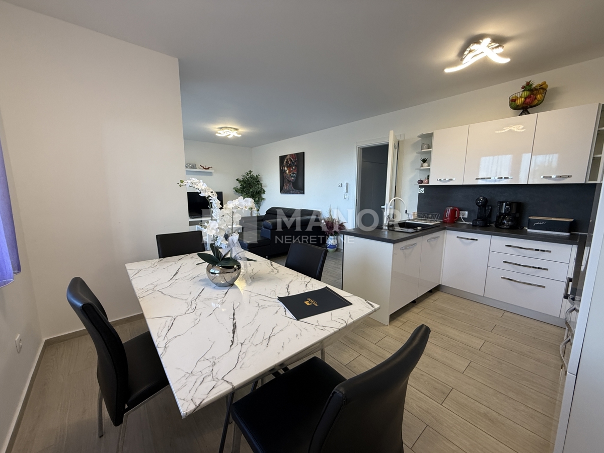 Appartamento KOSTRENA, 1.200 €