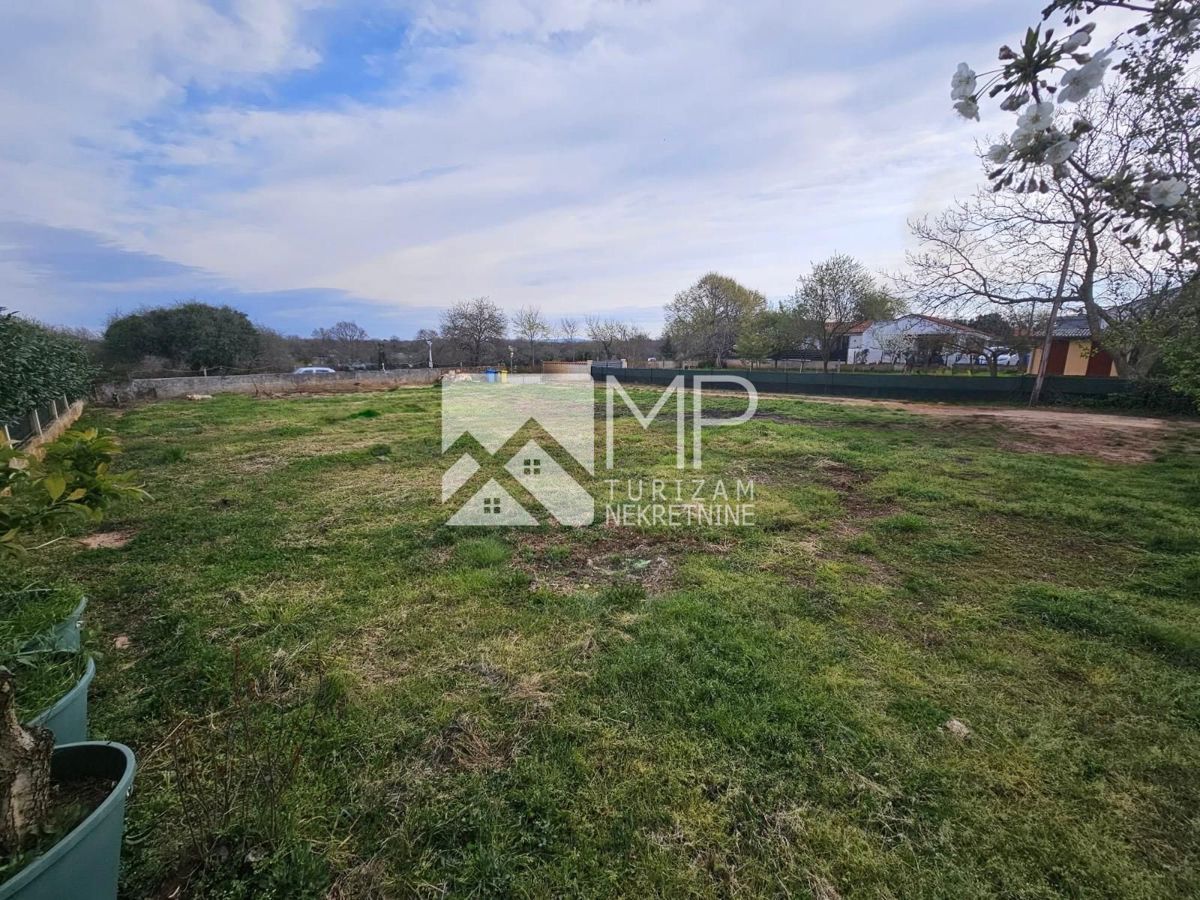 Участок LIŽNJAN, 145.000 €