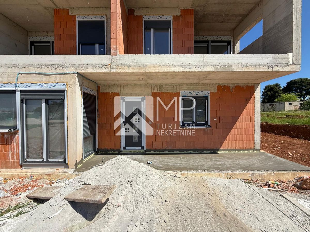 Pula, Valmade, NEW BUILDING, one-bedroom apartment on the ground floor + part of the yard