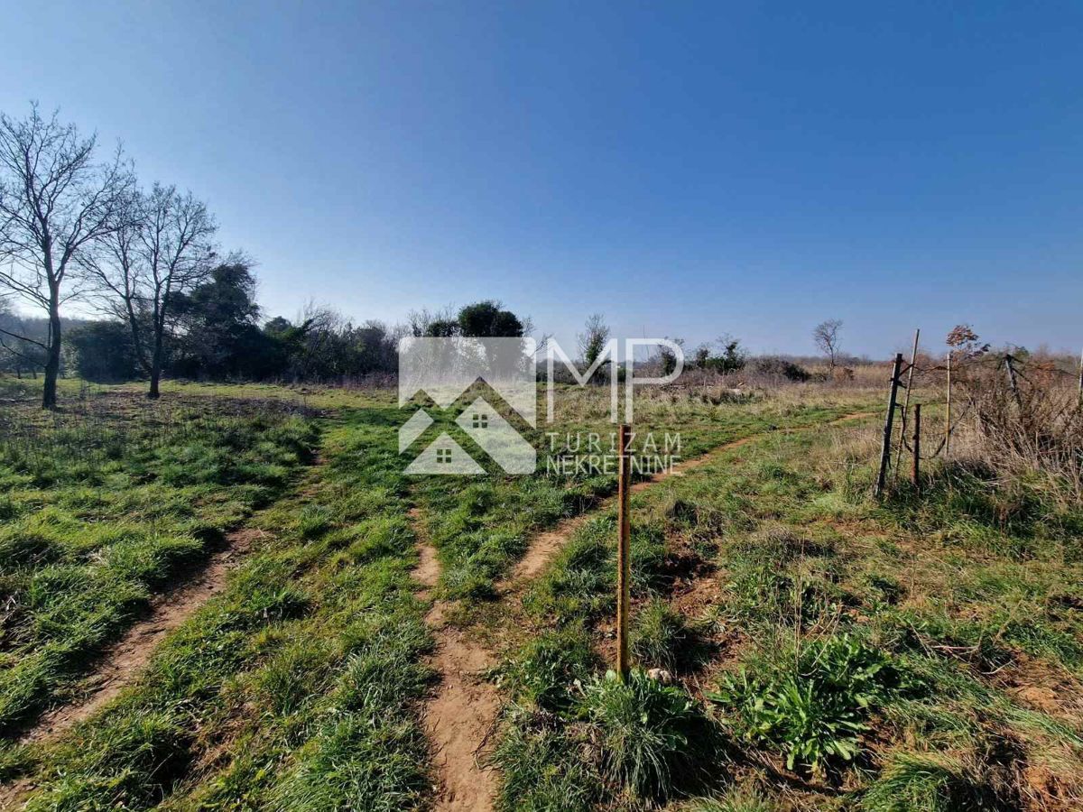 Участок MEDULIN, 71.200 €