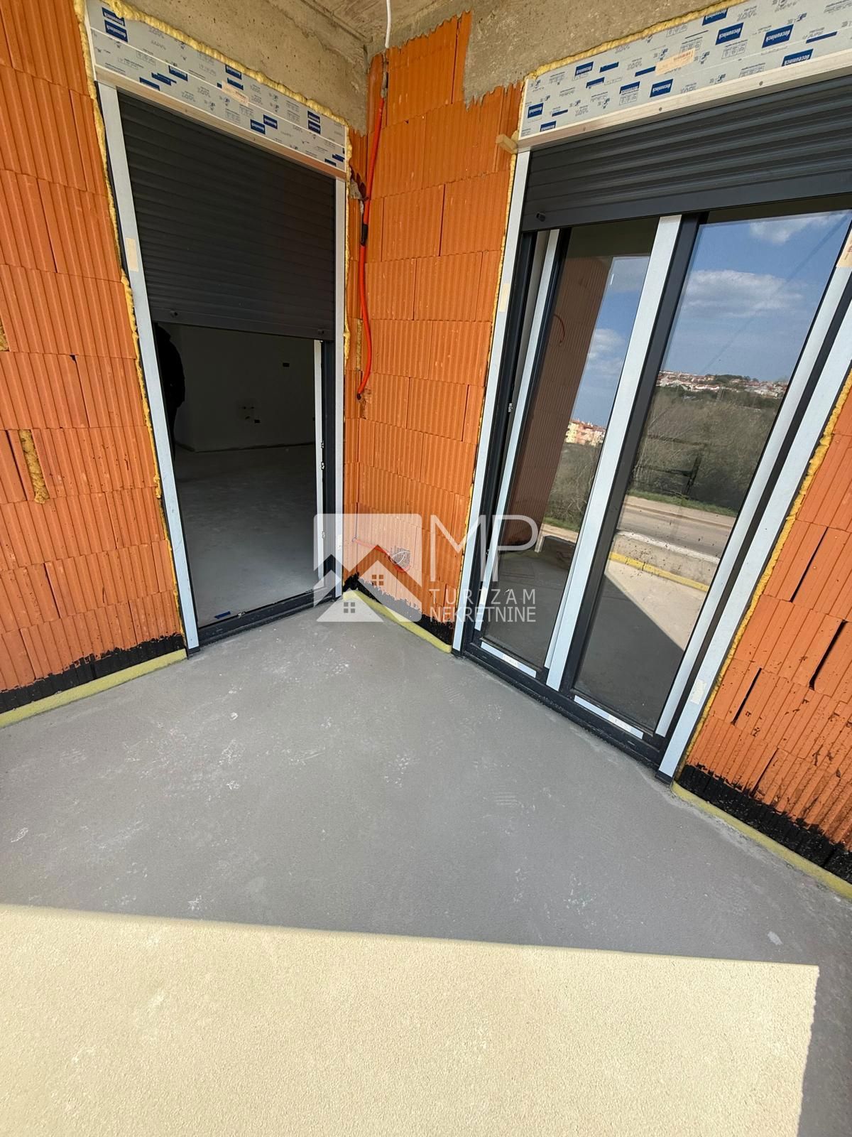 Pula, Valmade 1, NOVOGRADNJA, dvosoban stan na II. katu + spremište + parking