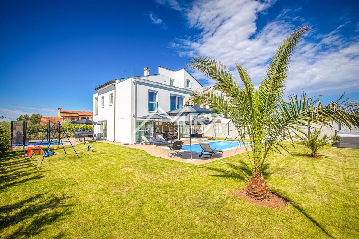 Дом POREČ, 695.000 €