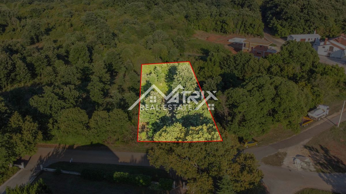 Участок BARBAN, 85.000 €