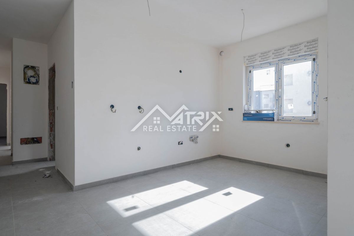 Pula, 3-sobno 90 m² z 2 balkonoma + 2 garažni mesti – 3