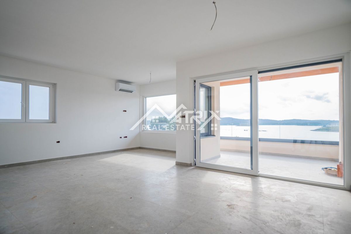 Medulin, Wohnung im 1. Stock mit Terrasse, erste Reihe am Meer – 2