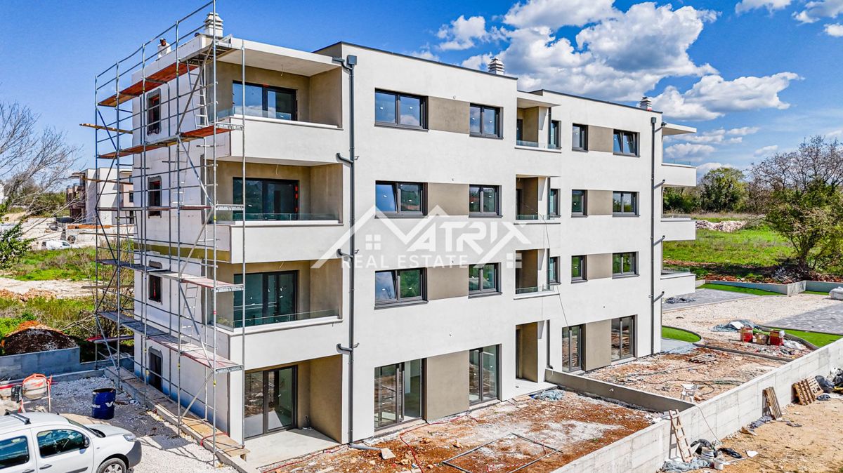 Poreč, 3-sobno stanovanje v pritličju z vrtom, Novogradnja! – 2