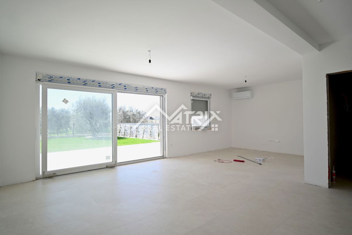 Novigrad, neue moderne Wohnung mit Garten – 3